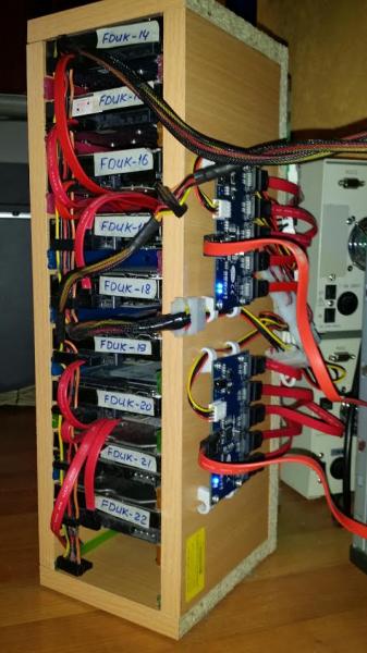 Фото cofuchai: Икея-бокс на 10 HDD